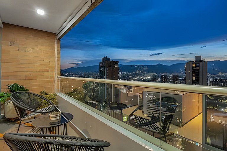 Finito 1512 - Modern Apt with Views & Balcony