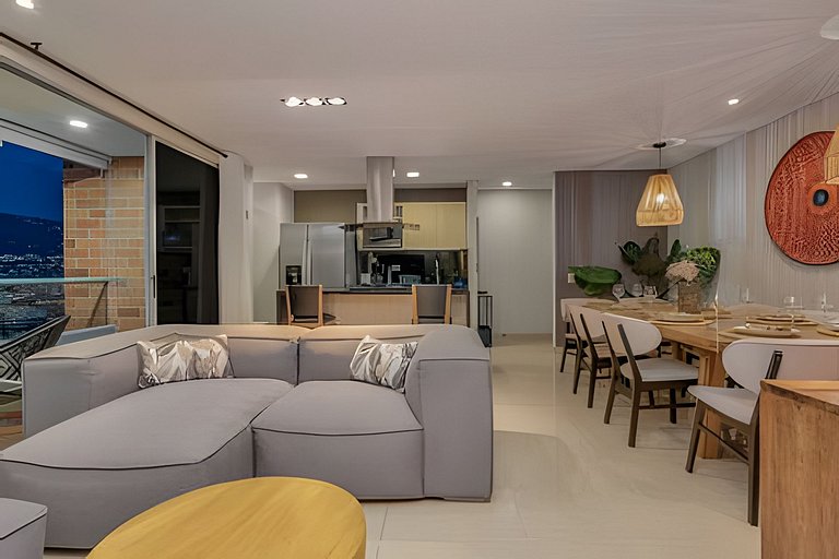Finito 1512 - Modern Apt with Views & Balcony