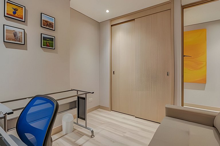 Finito 1512 - Modern Apt with Views & Balcony
