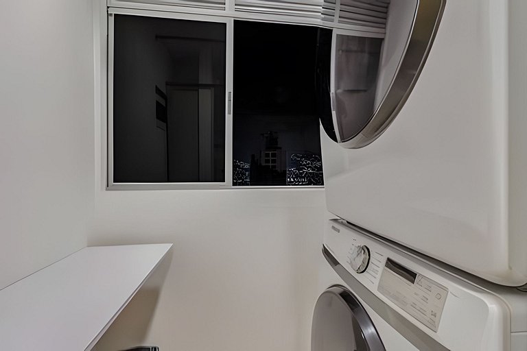 Finito 1512 - Modern Apt with Views & Balcony