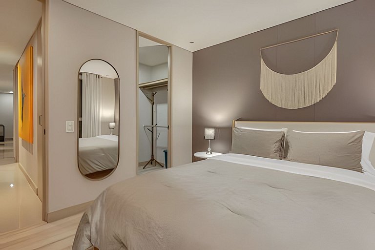 Finito 1512 - Modern Apt with Views & Balcony