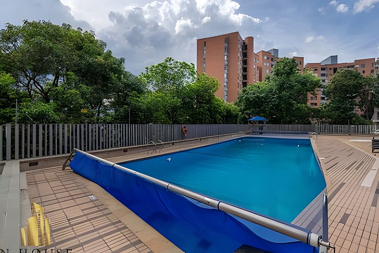 Finito 1512 - Modern Apt with Views & Balcony