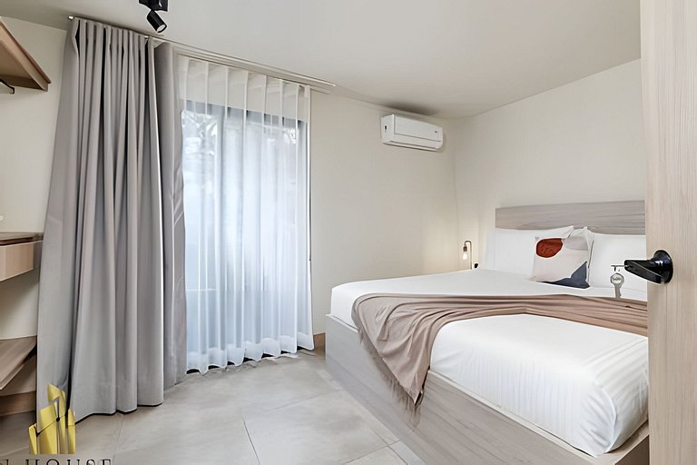 Casa Solei 12-7 - Bright & Chic Apt in Manila / AC