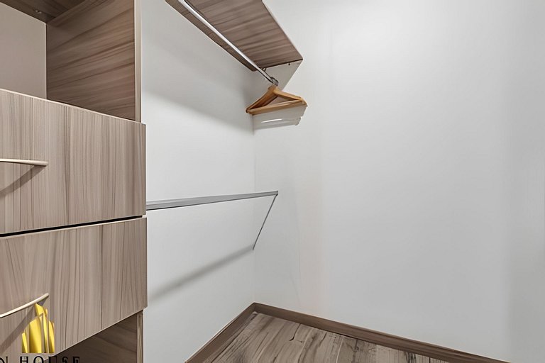 Class 48 1603 - Sophisticated apt/panoramic views