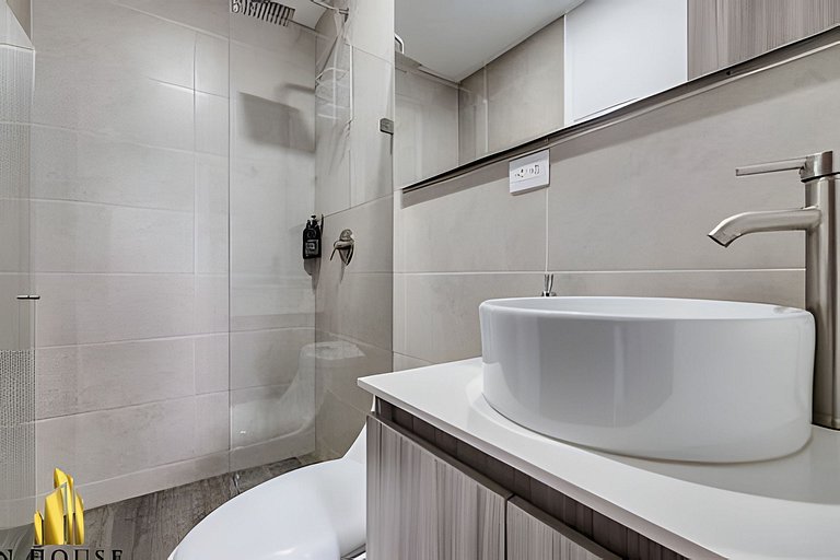 Class 48 1603 - Sophisticated apt/panoramic views