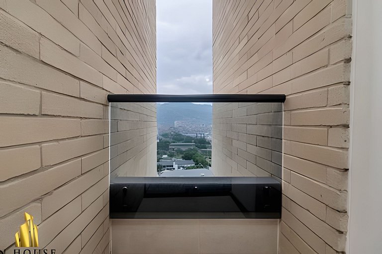 Class 48 1603 - Sophisticated apt/panoramic views