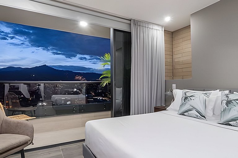 Class 48 2301 - City Lights/Chic loft/Priv balcony