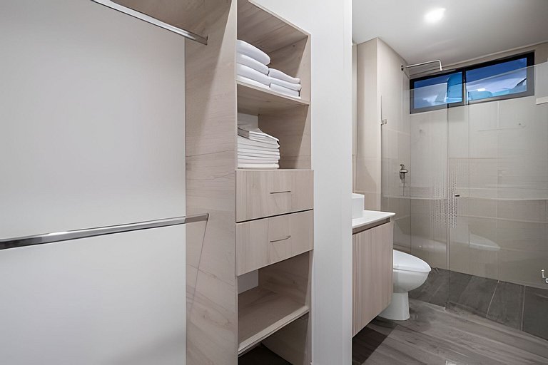 Class 48 2301 - City Lights/Chic loft/Priv balcony