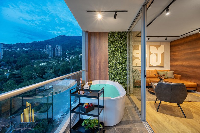 Urban 2505 - Oasis with pool and gym