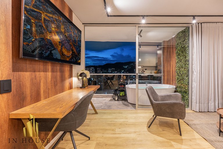 Urban 2505 - Oasis with pool and gym