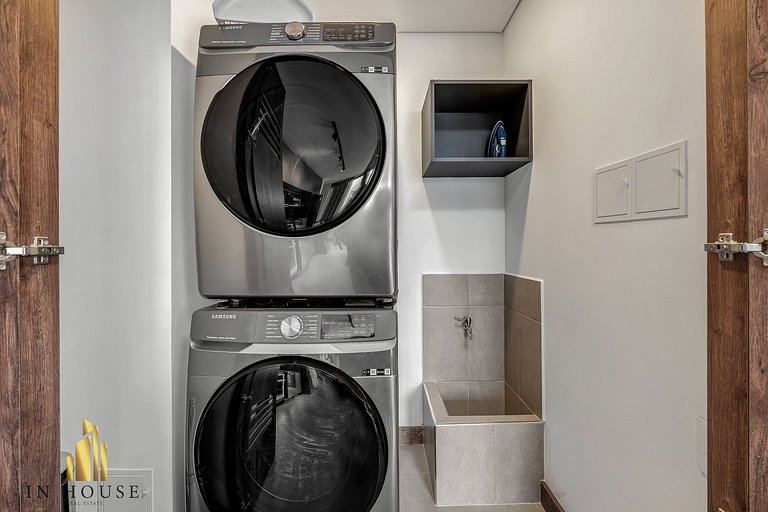 Morph 1202 - Stylish City Living: Modern Apt