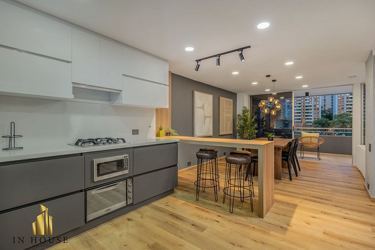 Provenza Life 1002-Tastefully decorated loft/gym