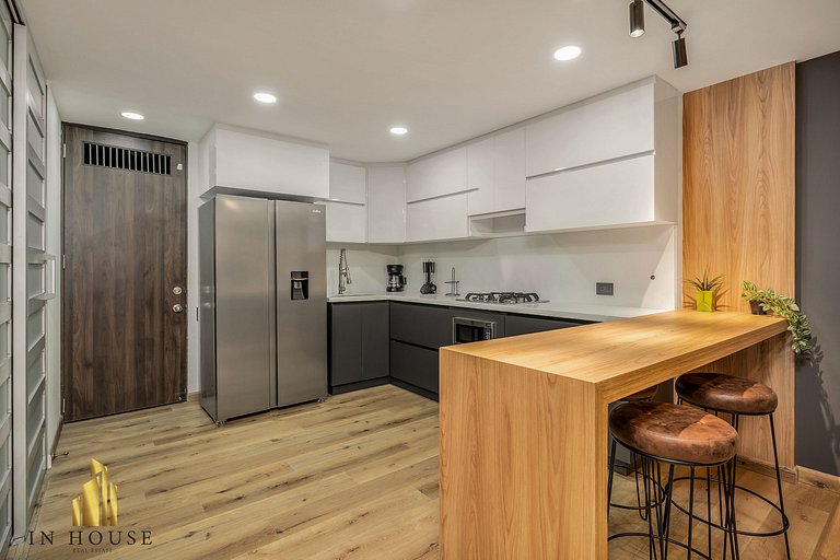 Provenza Life 1002-Tastefully decorated loft/gym