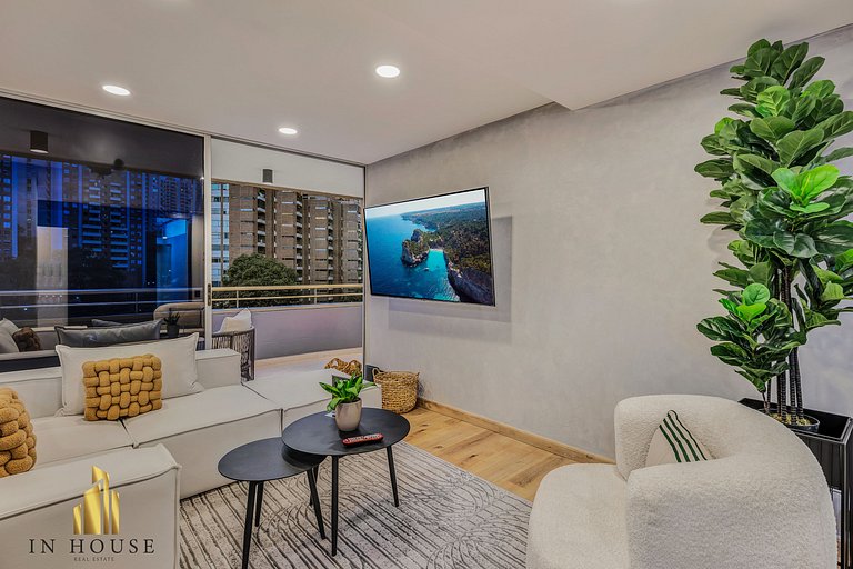 Provenza Life 1002-Tastefully decorated loft/gym