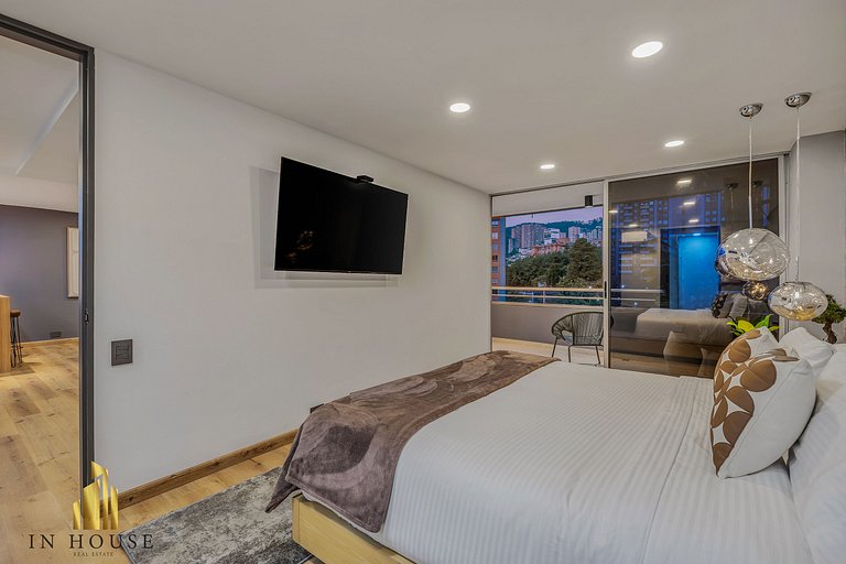 Provenza Life 1002-Tastefully decorated loft/gym