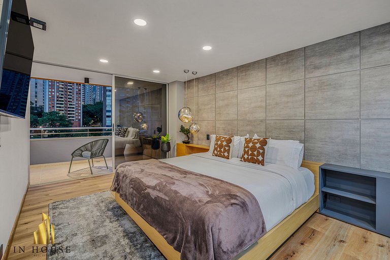 Provenza Life 1002-Tastefully decorated loft/gym