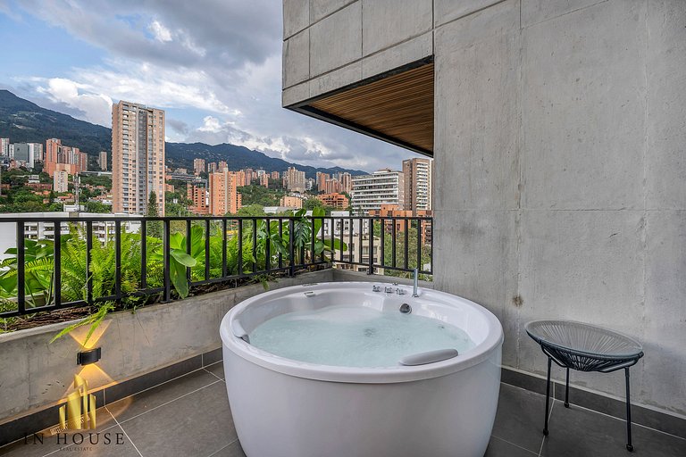 Morph 1401 - Luxe & bright ap in Poblado with AC